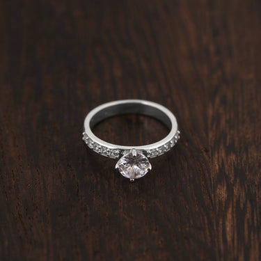 Dazzling Ring Moissanite