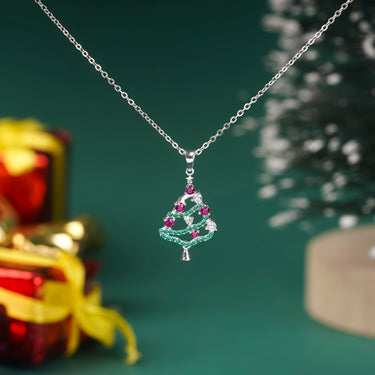 Christmas Necklace: Traditional Christmas Tree