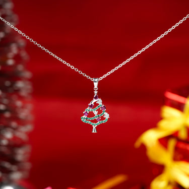 Christmas Necklace: Traditional Christmas Tree