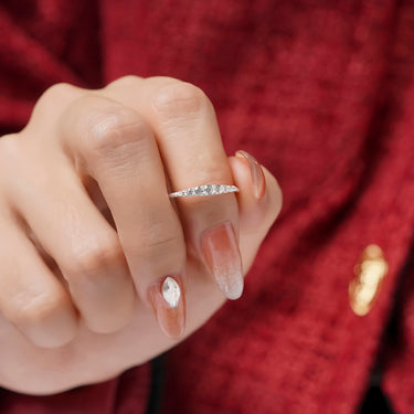 Horizontal-set Gemstone Ring