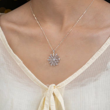 Christmas Necklace: SnowFlake 3 Pendant