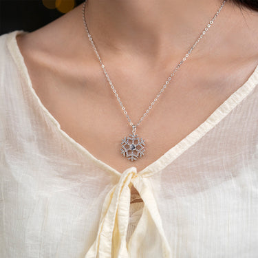 Christmas Necklace: SnowFlake 2 Pendant