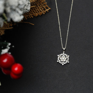 Christmas Necklace: Magical SnowFlake