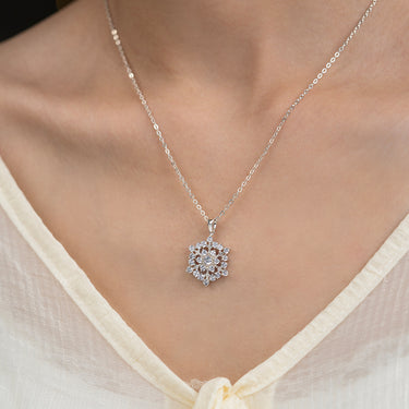 Christmas Necklace: Magical SnowFlake