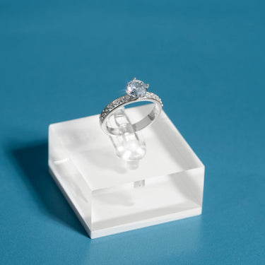 Dazzling Ring Moissanite